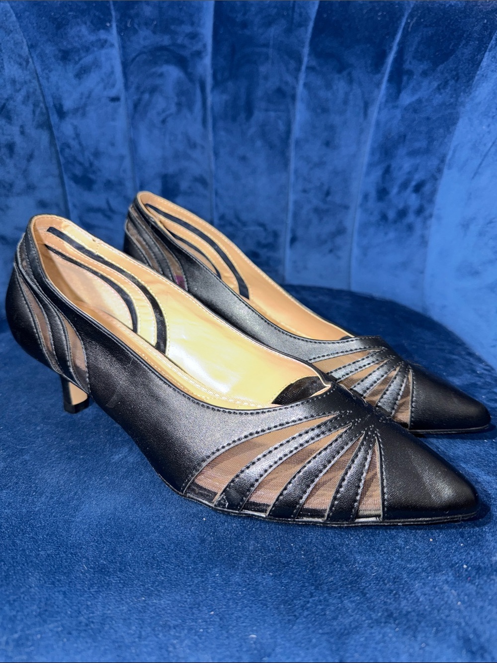 Adrienne Vittadini Women’s Black Pointed Toe Mesh Accent Pumps Size 8.5